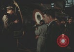 Image Les Italiens travaillent dans les fermes et à la chaîne Italie, 1957, de la seconde 53 séquences d'archives historiques vidéo 65675079468