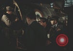 Image Les Italiens travaillent dans les fermes et à la chaîne Italie, 1957, de la seconde 54 séquences d'archives historiques vidéo 65675079468