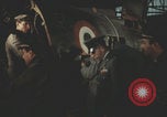 Image Les Italiens travaillent dans les fermes et à la chaîne Italie, 1957, de la seconde 56 séquences d'archives historiques vidéo 65675079468