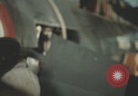 Image Les Italiens travaillent dans les fermes et à la chaîne Italie, 1957, de la seconde 58 séquences d'archives historiques vidéo 65675079468