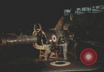 Image Les Italiens travaillent dans les fermes et à la chaîne Italie, 1957, de la seconde 59 séquences d'archives historiques vidéo 65675079468