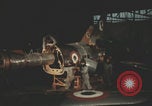 Image Les Italiens travaillent dans les fermes et à la chaîne Italie, 1957, de la seconde 61 séquences d'archives historiques vidéo 65675079468