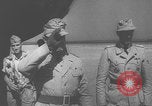 Immagine di Il generale Kesselring esamina la difesa costiera Italia, 1943, secondo 7 filmato di repertorio 65675079476