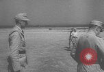 Immagine di Il generale Kesselring esamina la difesa costiera Italia, 1943, secondo 10 filmato di repertorio 65675079476