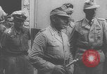 Immagine di Il generale Kesselring esamina la difesa costiera Italia, 1943, secondo 19 filmato di repertorio 65675079476