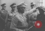 Immagine di Il generale Kesselring esamina la difesa costiera Italia, 1943, secondo 22 filmato di repertorio 65675079476