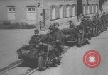 Immagine di Le unità motorizzate della Wehrmacht tedesca entrano in Italia Italia, 1943, secondo 6 filmato di repertorio 65675079477