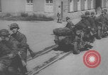 Immagine di Le unità motorizzate della Wehrmacht tedesca entrano in Italia Italia, 1943, secondo 8 filmato di repertorio 65675079477