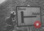 Immagine di Le unità motorizzate della Wehrmacht tedesca entrano in Italia Italia, 1943, secondo 19 filmato di repertorio 65675079477