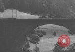 Immagine di Le unità motorizzate della Wehrmacht tedesca entrano in Italia Italia, 1943, secondo 24 filmato di repertorio 65675079477