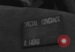 Immagine di Piper Cub dell'esercito americano che vola lungo Avenue des Champs-Elysees Parigi Francia, 1944, secondo 4 filmato di repertorio 65675079492