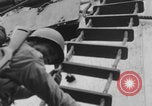 Image Des soldats afro-américains débarquent d'un navire Europe, 1944, de la seconde 4 séquences d'archives historiques vidéo 65675079527