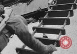Image Des soldats afro-américains débarquent d'un navire Europe, 1944, de la seconde 5 séquences d'archives historiques vidéo 65675079527
