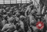 Image Des soldats afro-américains débarquent d'un navire Europe, 1944, de la seconde 25 séquences d'archives historiques vidéo 65675079527
