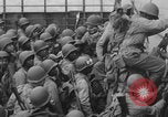 Image Des soldats afro-américains débarquent d'un navire Europe, 1944, de la seconde 28 séquences d'archives historiques vidéo 65675079527