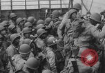 Image Des soldats afro-américains débarquent d'un navire Europe, 1944, de la seconde 29 séquences d'archives historiques vidéo 65675079527