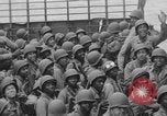 Image Des soldats afro-américains débarquent d'un navire Europe, 1944, de la seconde 35 séquences d'archives historiques vidéo 65675079527