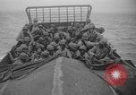 Image Des soldats afro-américains débarquent d'un navire Europe, 1944, de la seconde 54 séquences d'archives historiques vidéo 65675079527