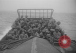 Image Des soldats afro-américains débarquent d'un navire Europe, 1944, de la seconde 61 séquences d'archives historiques vidéo 65675079527