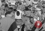 Image Un aumônier chrétien dirige un service religieux Europe, 1944, de la seconde 4 séquences d'archives historiques vidéo 65675079529