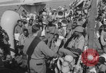 Image Un aumônier chrétien dirige un service religieux Europe, 1944, de la seconde 6 séquences d'archives historiques vidéo 65675079529