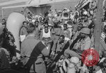 Image Un aumônier chrétien dirige un service religieux Europe, 1944, de la seconde 13 séquences d'archives historiques vidéo 65675079529