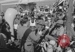 Image Un aumônier chrétien dirige un service religieux Europe, 1944, de la seconde 14 séquences d'archives historiques vidéo 65675079529