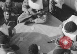 Image Soldats afro-américains sur le pont Europe, 1944, de la seconde 21 séquences d'archives historiques vidéo 65675079530
