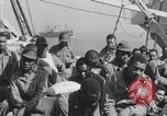 Image Soldats afro-américains sur le pont Europe, 1944, de la seconde 25 séquences d'archives historiques vidéo 65675079530