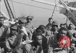 Image Soldats afro-américains sur le pont Europe, 1944, de la seconde 28 séquences d'archives historiques vidéo 65675079530