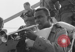Image Soldats afro-américains sur le pont Europe, 1944, de la seconde 32 séquences d'archives historiques vidéo 65675079530