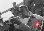 Image Soldats afro-américains sur le pont Europe, 1944, de la seconde 34 séquences d'archives historiques vidéo 65675079530