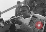 Image Soldats afro-américains sur le pont Europe, 1944, de la seconde 35 séquences d'archives historiques vidéo 65675079530