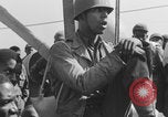Image Soldats afro-américains sur le pont Europe, 1944, de la seconde 46 séquences d'archives historiques vidéo 65675079530