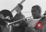 Image Soldats afro-américains sur le pont Europe, 1944, de la seconde 52 séquences d'archives historiques vidéo 65675079530