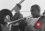 Image Soldats afro-américains sur le pont Europe, 1944, de la seconde 53 séquences d'archives historiques vidéo 65675079530