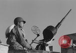 Image Soldats afro-américains en train de socialiser à bord d'un navire Europe, 1944, de la seconde 4 séquences d'archives historiques vidéo 65675079532