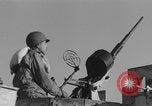 Image Soldats afro-américains en train de socialiser à bord d'un navire Europe, 1944, de la seconde 6 séquences d'archives historiques vidéo 65675079532