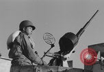 Image Soldats afro-américains en train de socialiser à bord d'un navire Europe, 1944, de la seconde 10 séquences d'archives historiques vidéo 65675079532