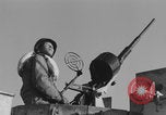 Image Soldats afro-américains en train de socialiser à bord d'un navire Europe, 1944, de la seconde 13 séquences d'archives historiques vidéo 65675079532