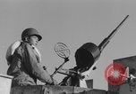 Image Soldats afro-américains en train de socialiser à bord d'un navire Europe, 1944, de la seconde 14 séquences d'archives historiques vidéo 65675079532