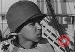 Image Soldats afro-américains en train de socialiser à bord d'un navire Europe, 1944, de la seconde 20 séquences d'archives historiques vidéo 65675079532