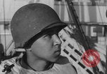 Image Soldats afro-américains en train de socialiser à bord d'un navire Europe, 1944, de la seconde 22 séquences d'archives historiques vidéo 65675079532