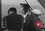 Image Soldats afro-américains en train de socialiser à bord d'un navire Europe, 1944, de la seconde 25 séquences d'archives historiques vidéo 65675079532