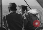 Image Soldats afro-américains en train de socialiser à bord d'un navire Europe, 1944, de la seconde 27 séquences d'archives historiques vidéo 65675079532