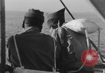 Image Soldats afro-américains en train de socialiser à bord d'un navire Europe, 1944, de la seconde 28 séquences d'archives historiques vidéo 65675079532