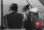 Image Soldats afro-américains en train de socialiser à bord d'un navire Europe, 1944, de la seconde 29 séquences d'archives historiques vidéo 65675079532