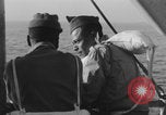 Image Soldats afro-américains en train de socialiser à bord d'un navire Europe, 1944, de la seconde 32 séquences d'archives historiques vidéo 65675079532