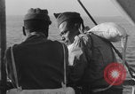 Image Soldats afro-américains en train de socialiser à bord d'un navire Europe, 1944, de la seconde 33 séquences d'archives historiques vidéo 65675079532