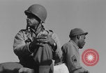 Image Soldats afro-américains en train de socialiser à bord d'un navire Europe, 1944, de la seconde 34 séquences d'archives historiques vidéo 65675079532